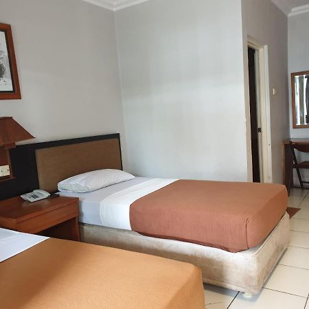 Yehezkiel Hotel Lembang Mitra Reddoorz Εξωτερικό φωτογραφία