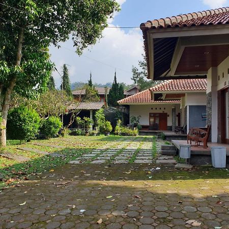 Yehezkiel Hotel Lembang Mitra Reddoorz Εξωτερικό φωτογραφία