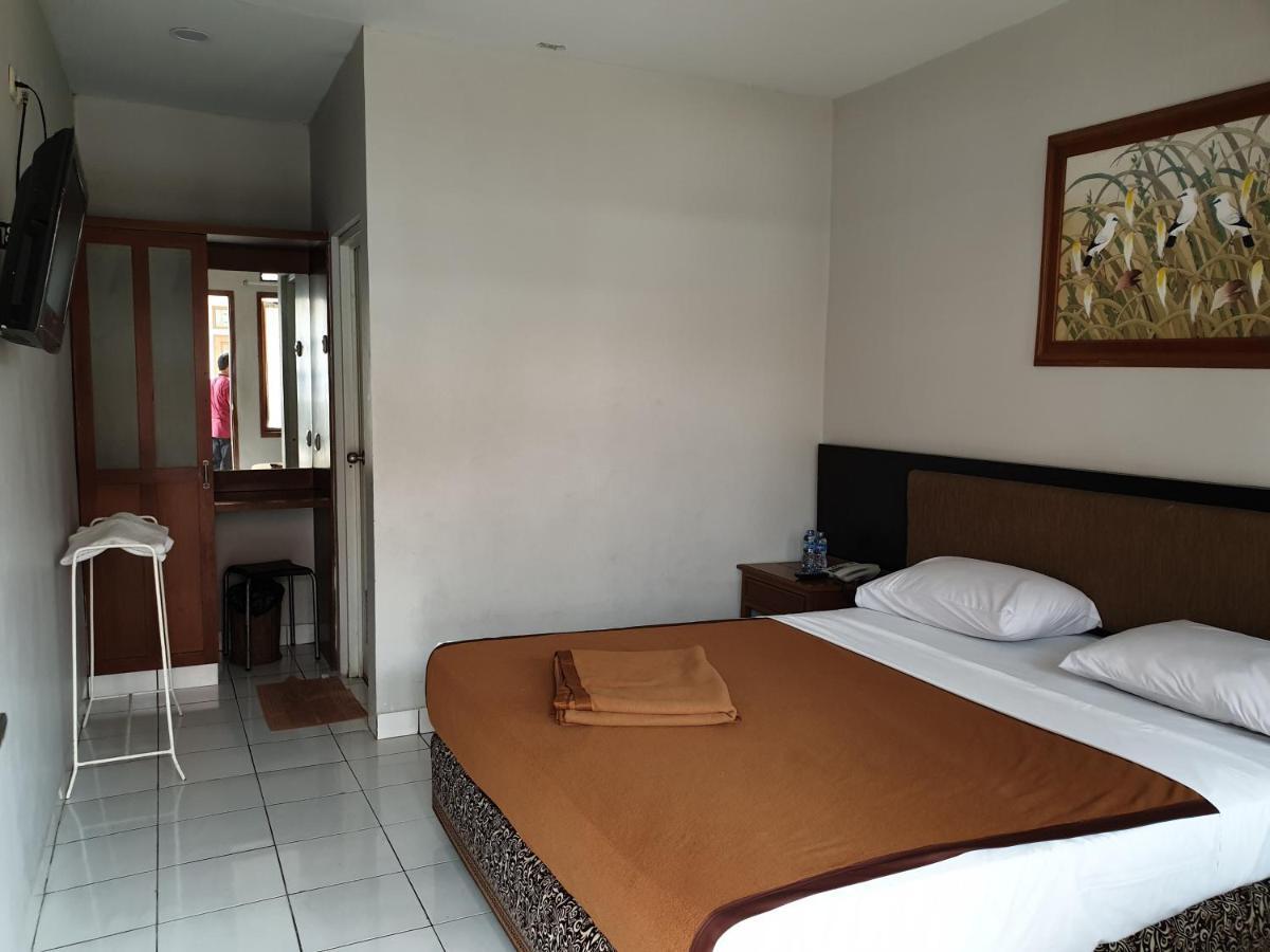 Yehezkiel Hotel Lembang Mitra Reddoorz Εξωτερικό φωτογραφία