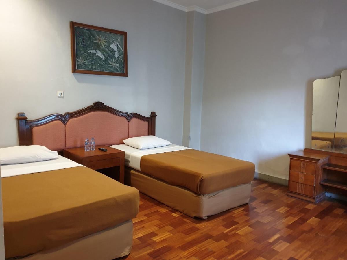 Yehezkiel Hotel Lembang Mitra Reddoorz Εξωτερικό φωτογραφία