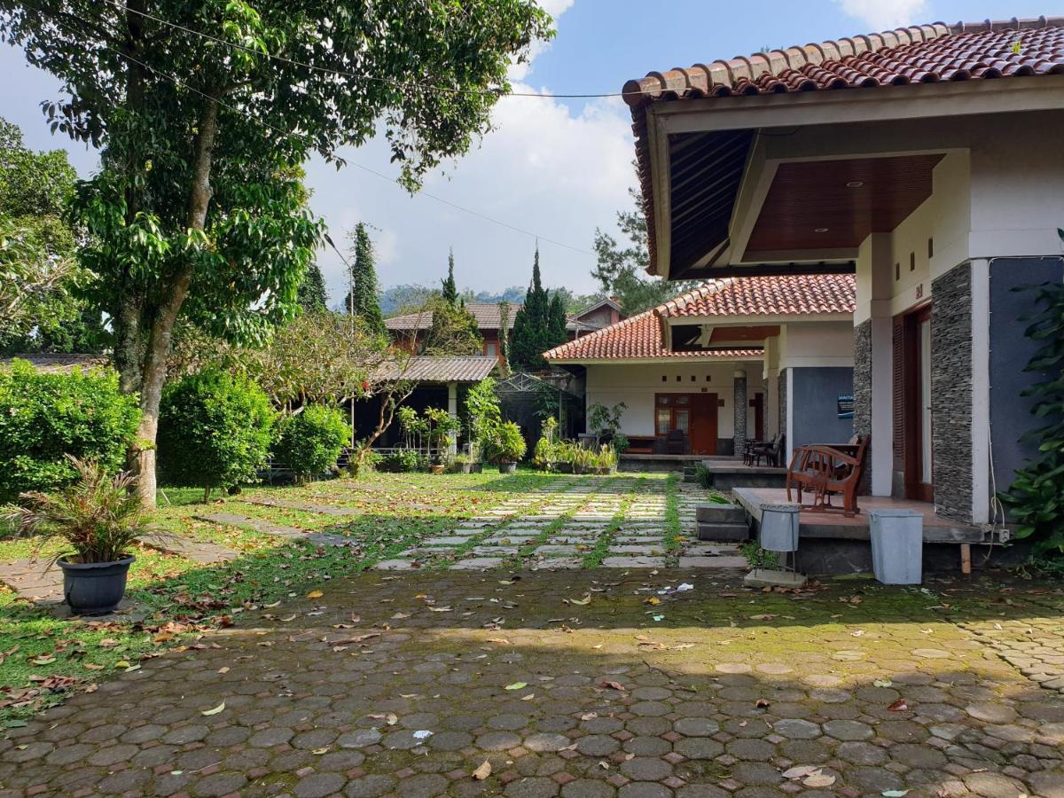 Yehezkiel Hotel Lembang Mitra Reddoorz Εξωτερικό φωτογραφία