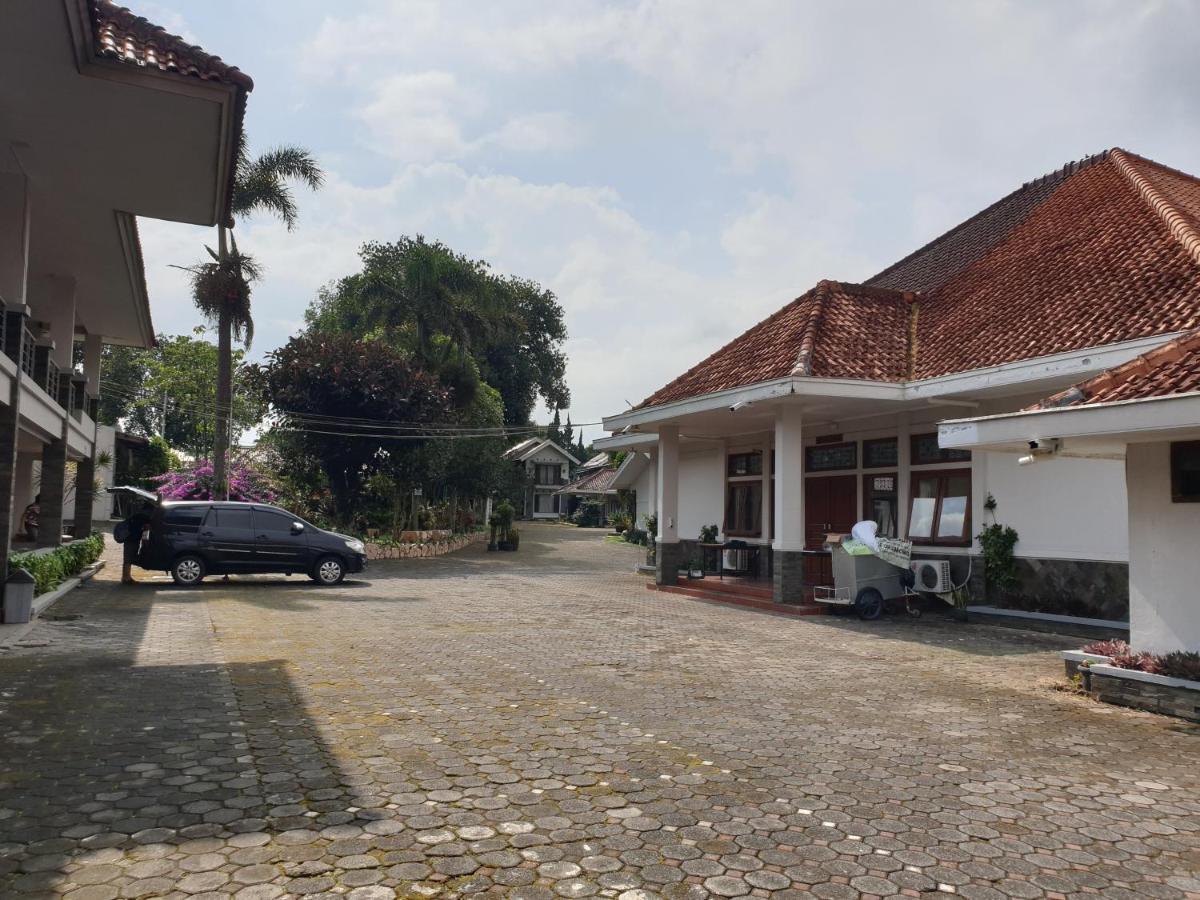 Yehezkiel Hotel Lembang Mitra Reddoorz Εξωτερικό φωτογραφία