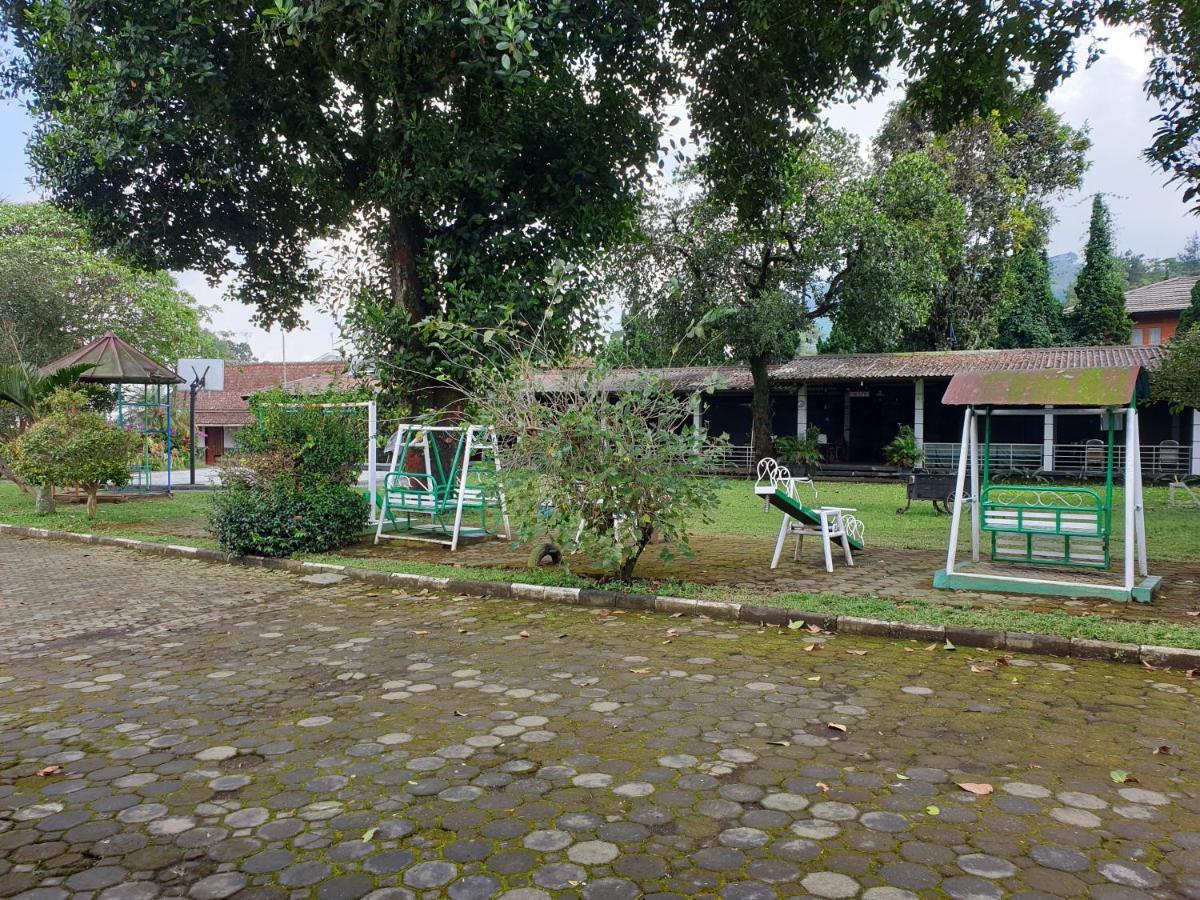 Yehezkiel Hotel Lembang Mitra Reddoorz Εξωτερικό φωτογραφία