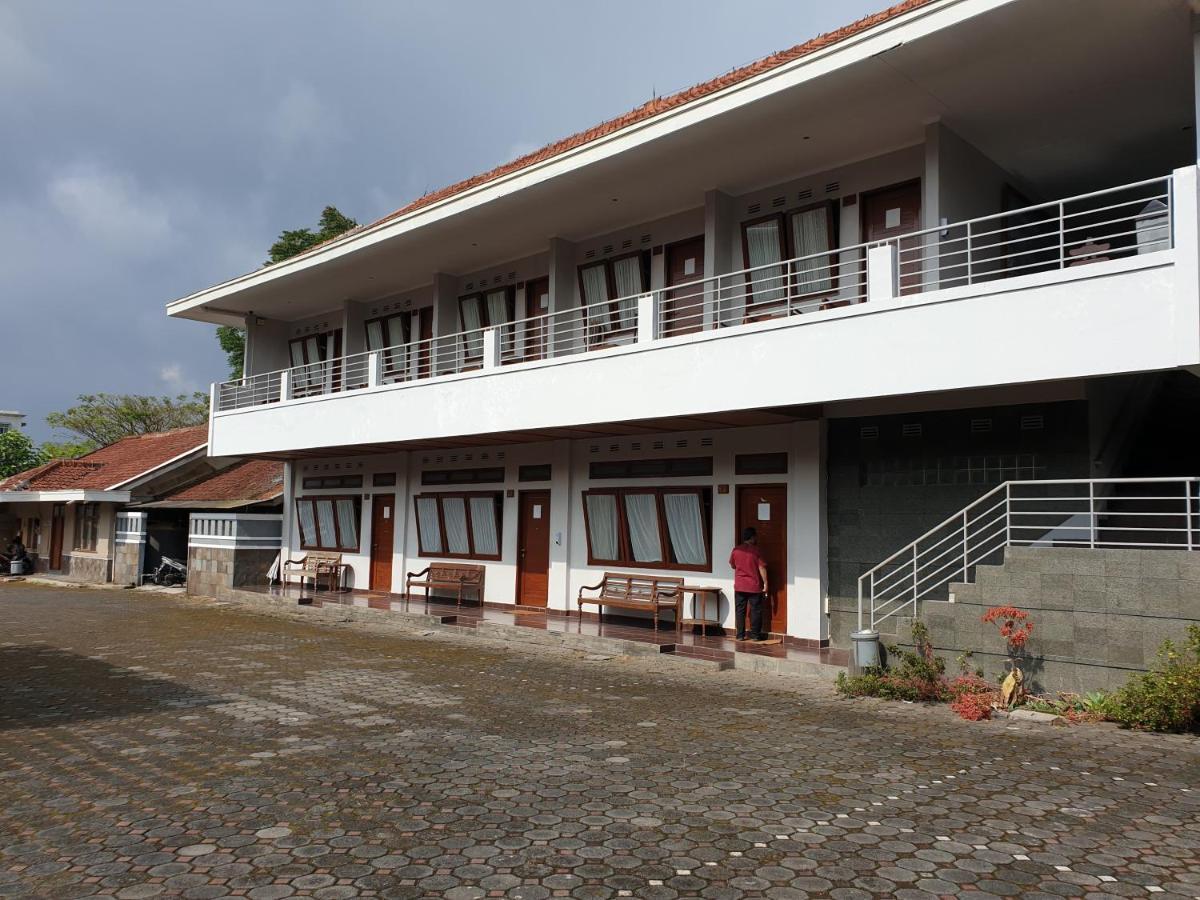 Yehezkiel Hotel Lembang Mitra Reddoorz Εξωτερικό φωτογραφία