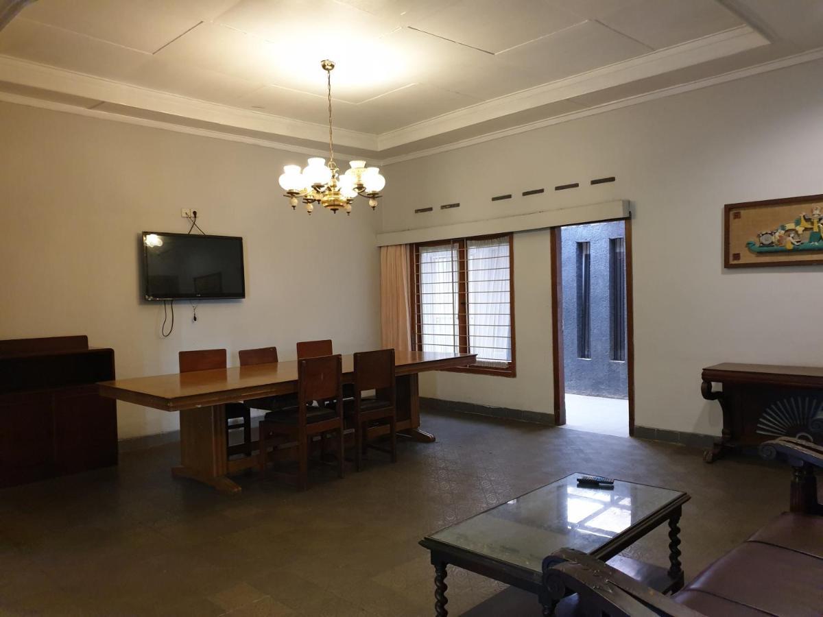 Yehezkiel Hotel Lembang Mitra Reddoorz Εξωτερικό φωτογραφία