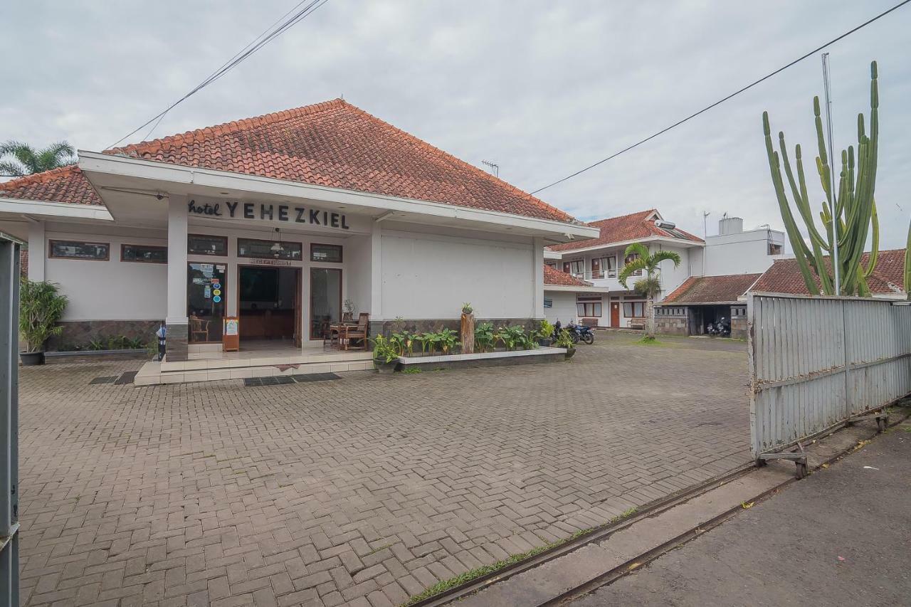 Yehezkiel Hotel Lembang Mitra Reddoorz Εξωτερικό φωτογραφία