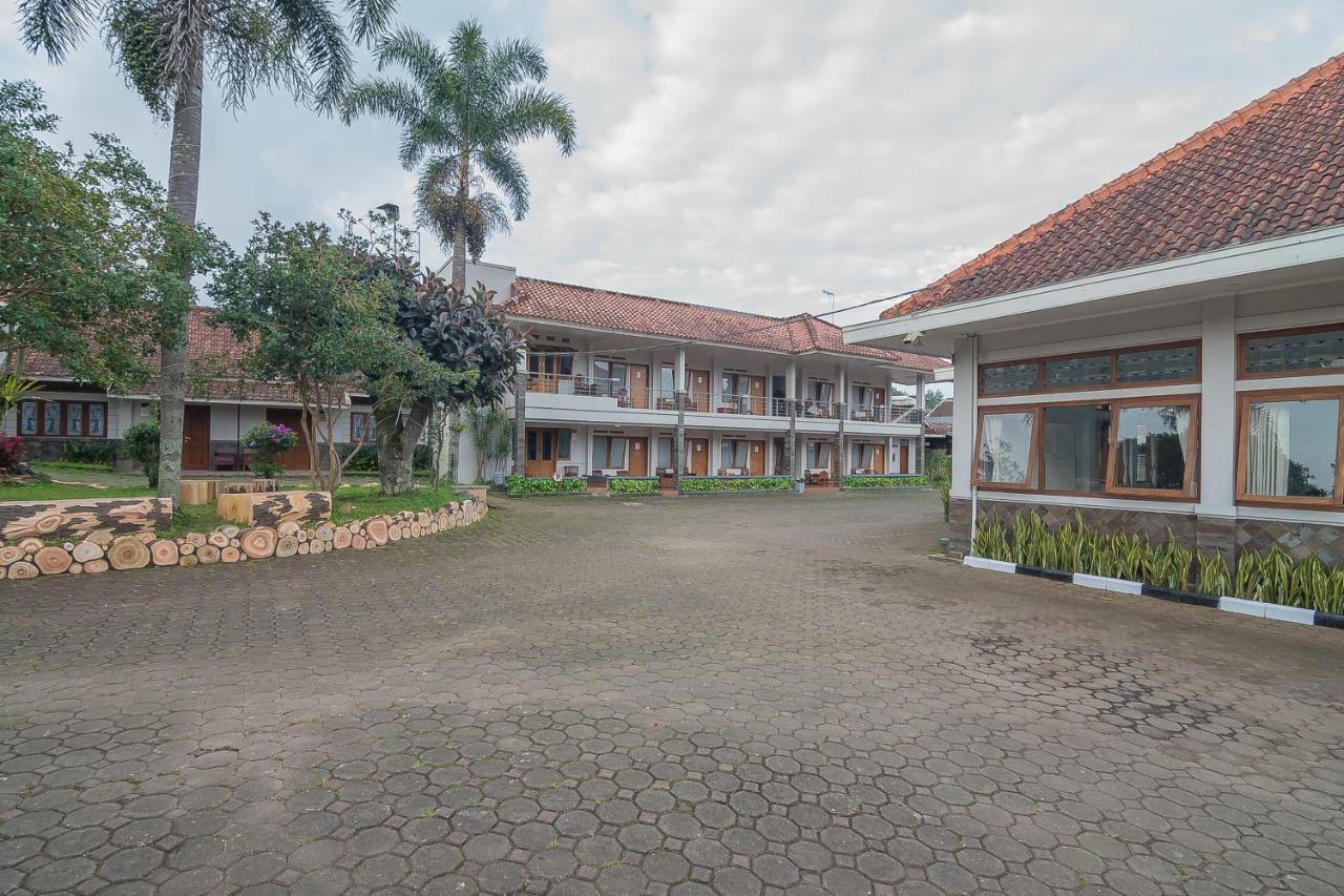 Yehezkiel Hotel Lembang Mitra Reddoorz Εξωτερικό φωτογραφία