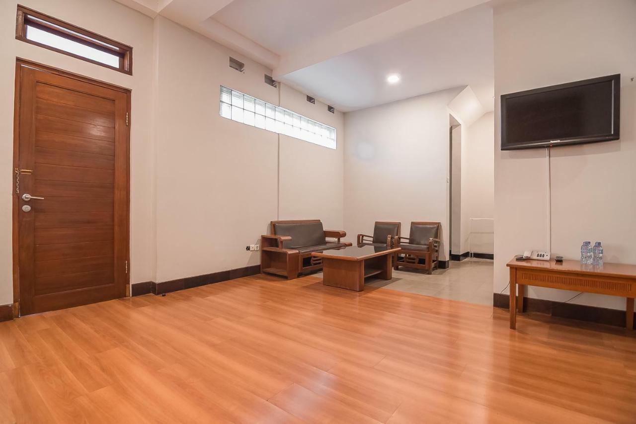 Yehezkiel Hotel Lembang Mitra Reddoorz Εξωτερικό φωτογραφία