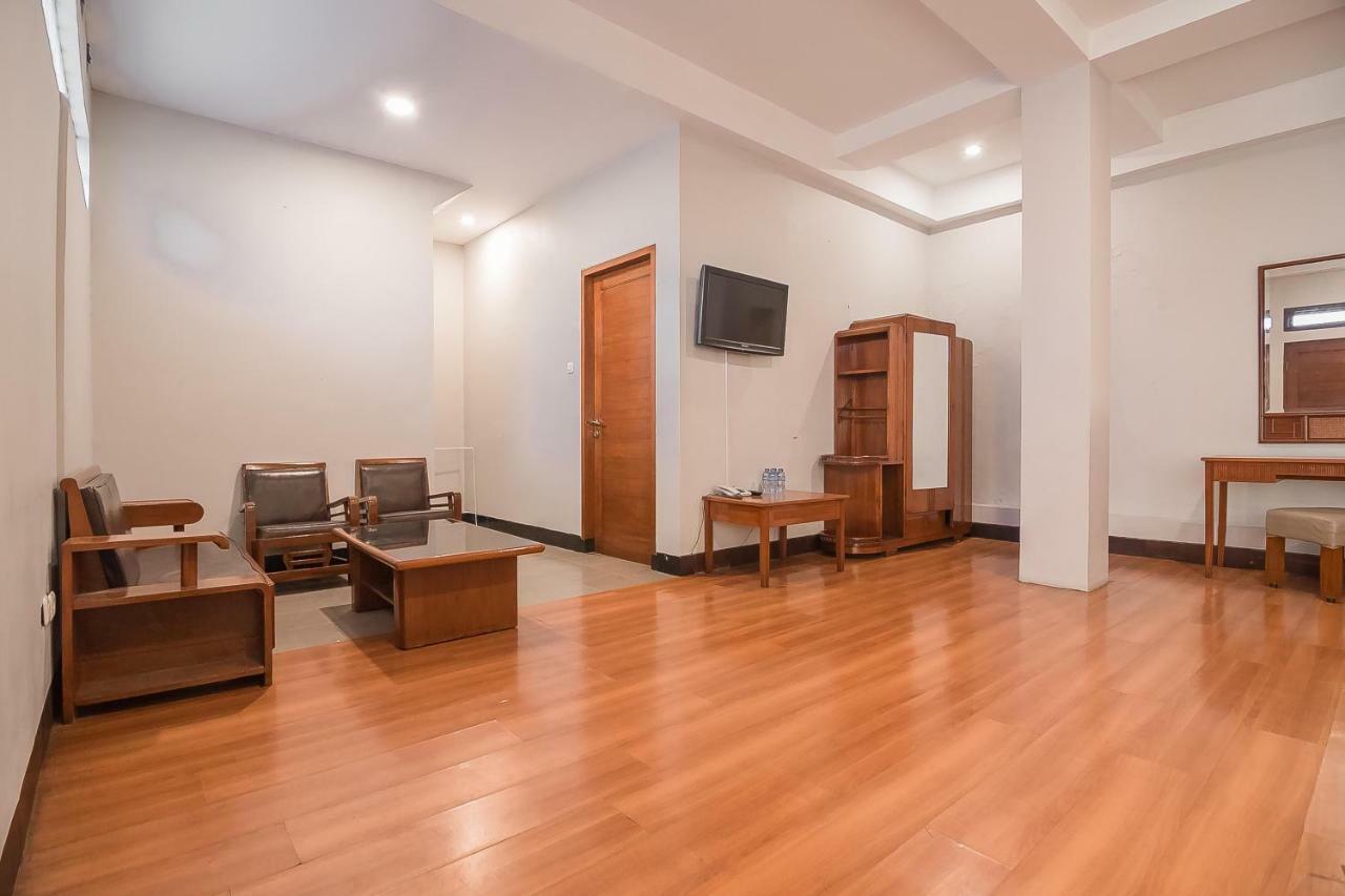 Yehezkiel Hotel Lembang Mitra Reddoorz Εξωτερικό φωτογραφία