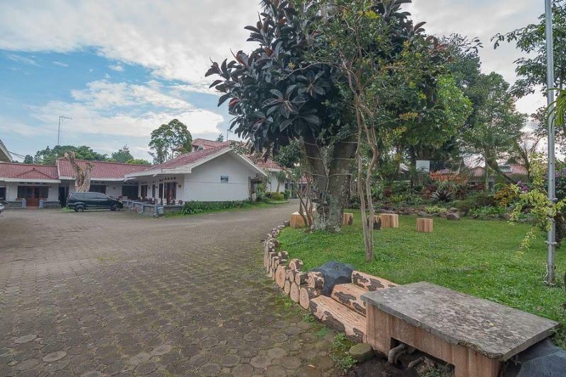 Yehezkiel Hotel Lembang Mitra Reddoorz Εξωτερικό φωτογραφία